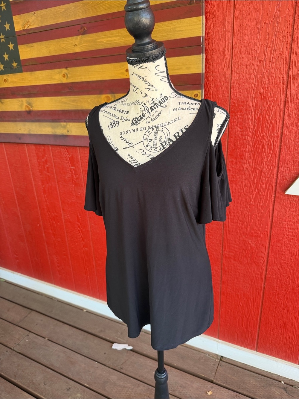 Coco Bianco Black Cold-Shoulder V-Neck Tank Top